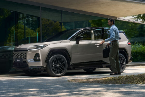 Untitled-2_0001_RAV4_043_HEV_26