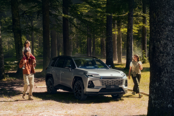 Untitled-3_0002_RAV4_031_PHEV_26_Extension_WEB-600x400