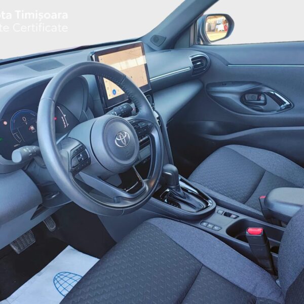 Yaris Cross-11