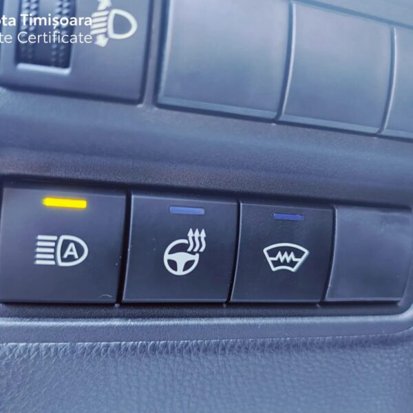 Yaris Cross-12