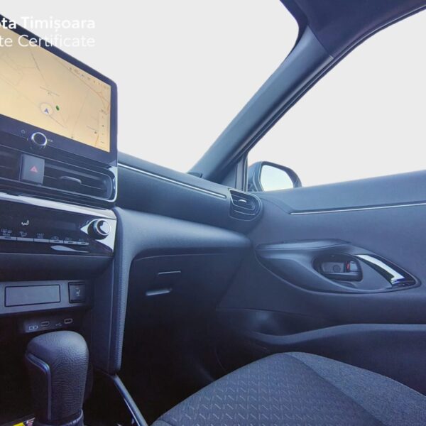 Yaris Cross-7